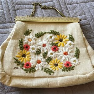 Vintage 1950s Floral embroidery crewel handbag purse yellow white red daisies